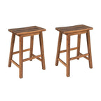 Ensemble îlot de cuisine rustique 3 pièces en bois massif Table de boucher stationnaire de 45 pouces avec deux tabourets et deux étagères ouvertes.