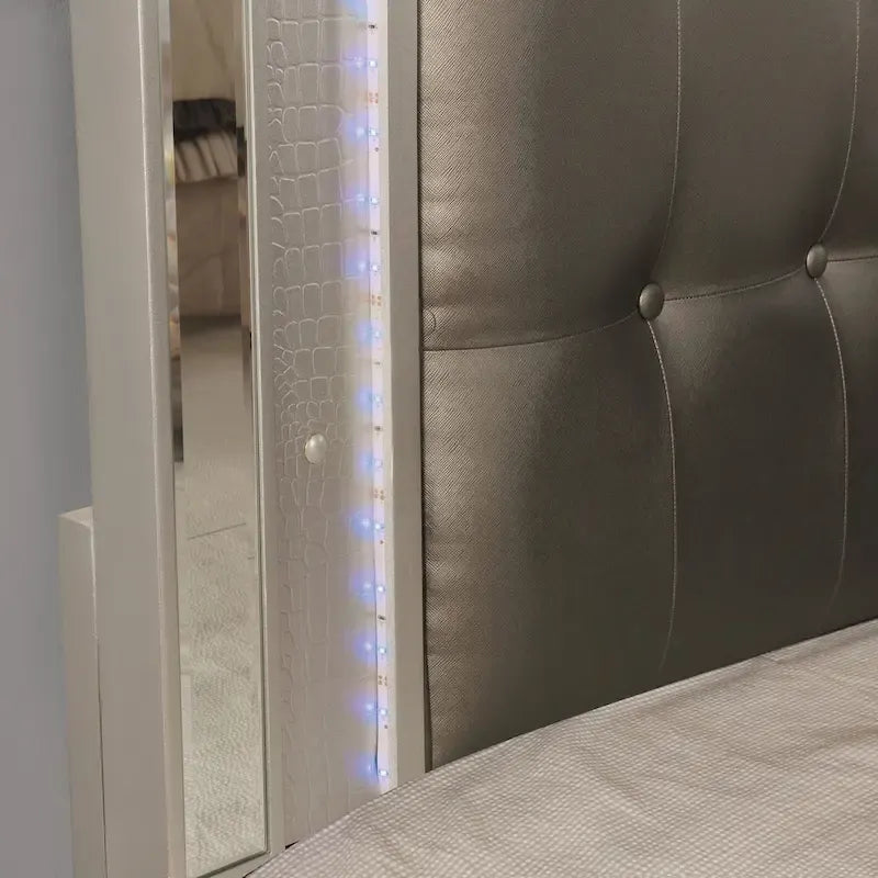 Lit capitonné moderne en bois massif avec panneaux et éclairage LED
