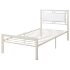 Lit double à cadre métallique avec tête de lit capitonnée en cuir blanc